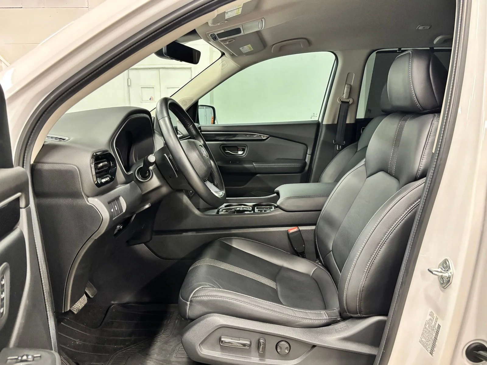 Used 2024 Gray Honda EX-L image 17