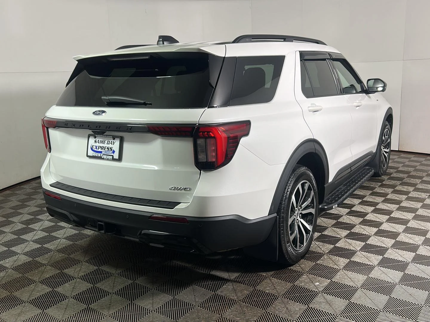 Used 2025 Star White Metallic Tri-Coat Ford ST-Line image 6
