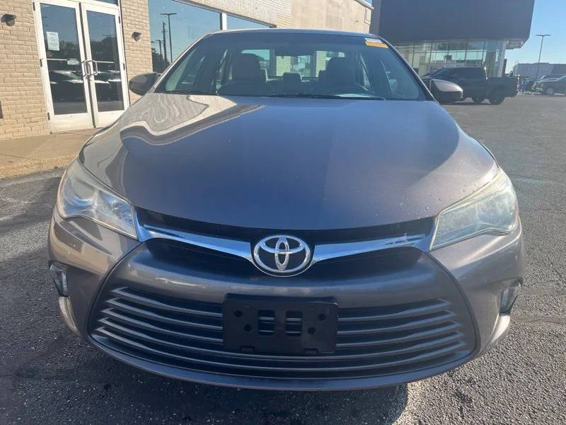 Used 2015 Gray Toyota LE image 2