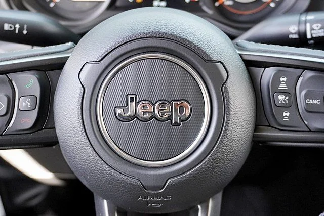 New 2026 Bright White Clear-Coat Exterior Paint Jeep Rubicon X image 43