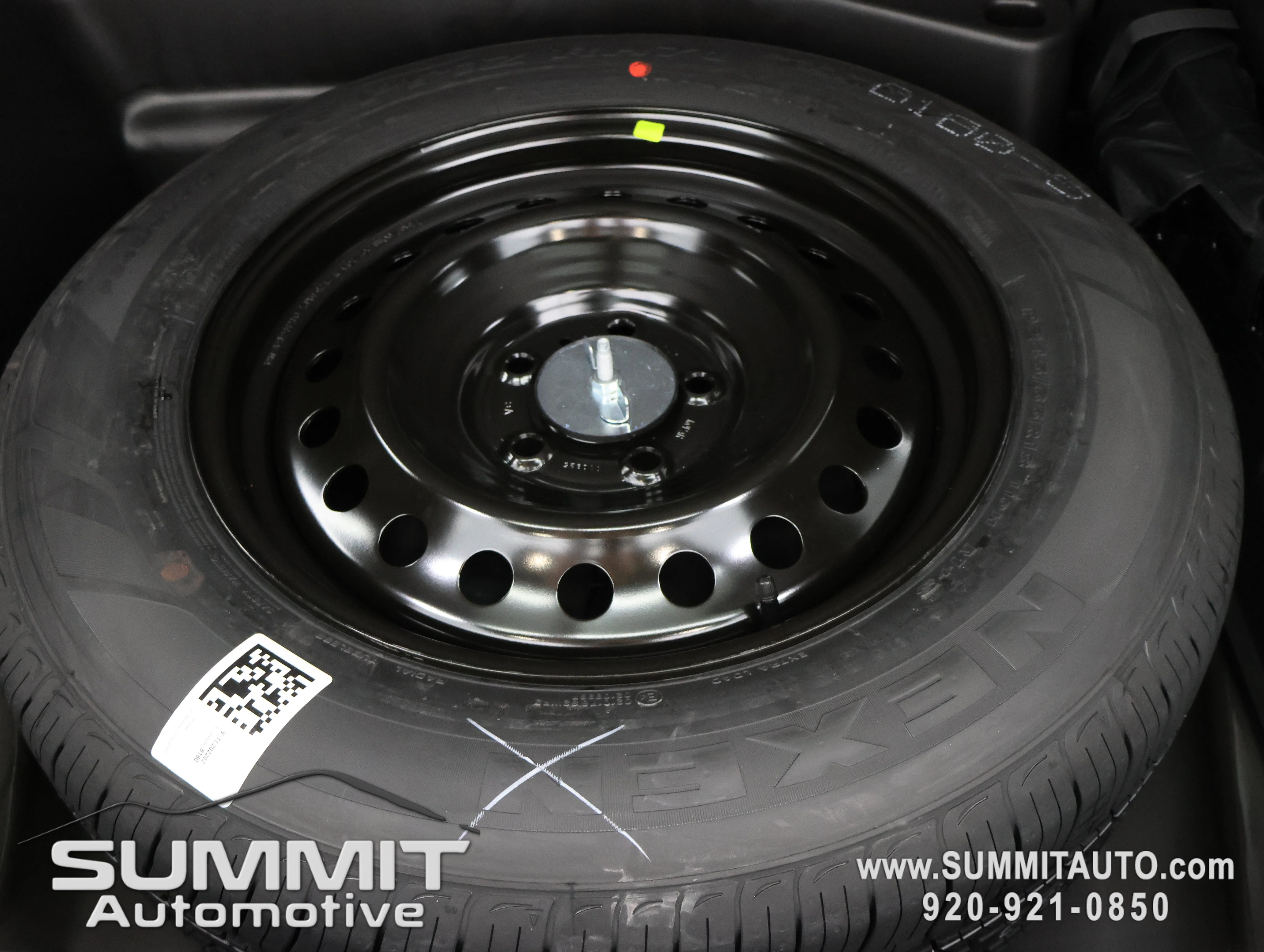 New 2026 Diamond Black Crystal Pearlcoat Jeep Limited image 34