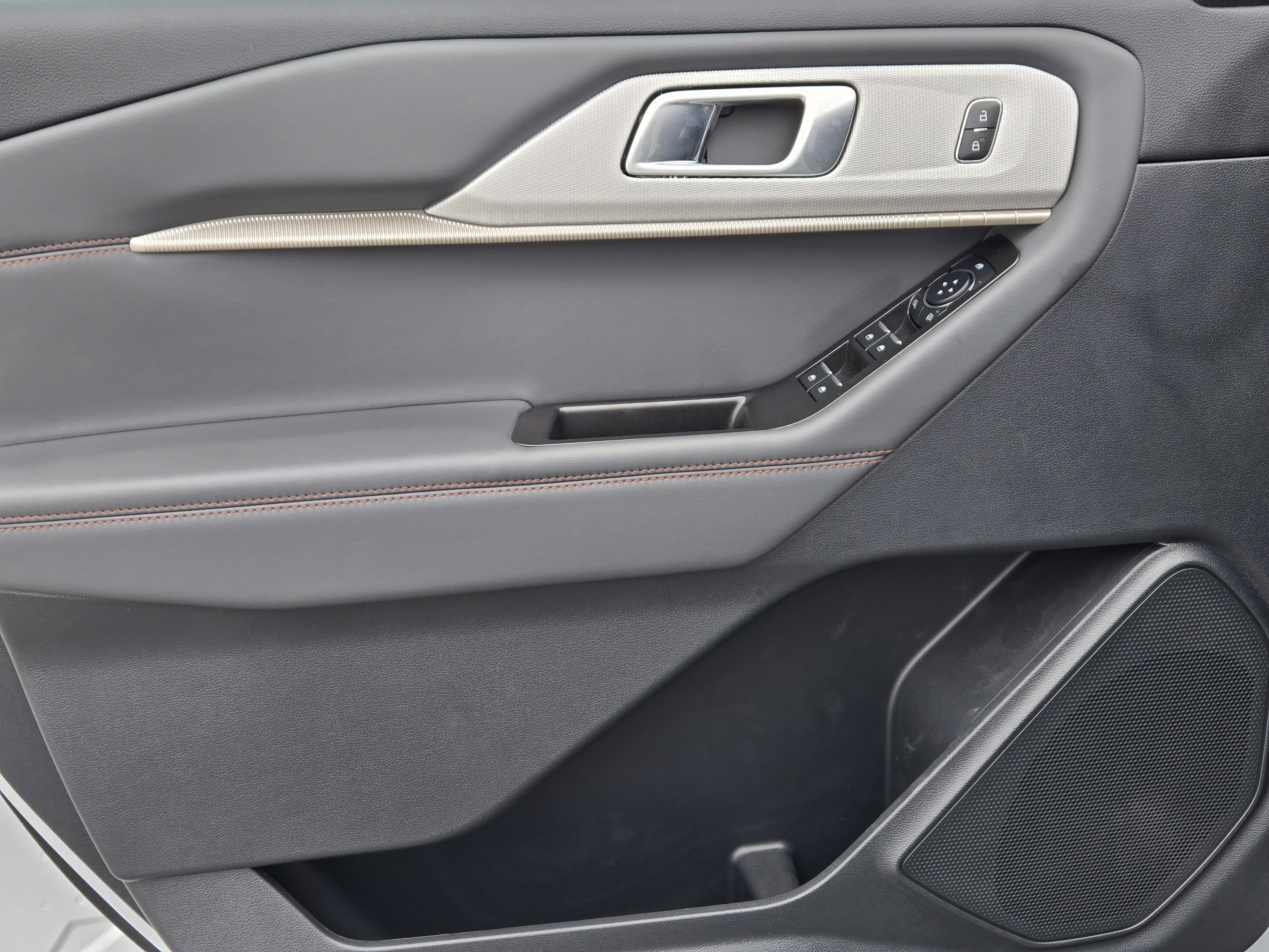 New 2026 Space White Metallic FORD Active image 14