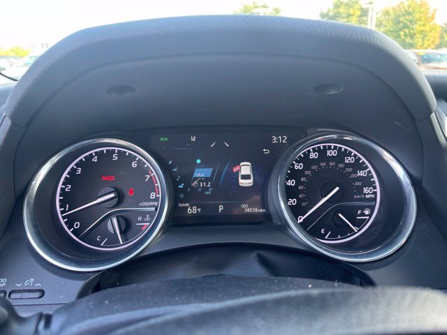 Used 2019 Silver Toyota XLE image 5