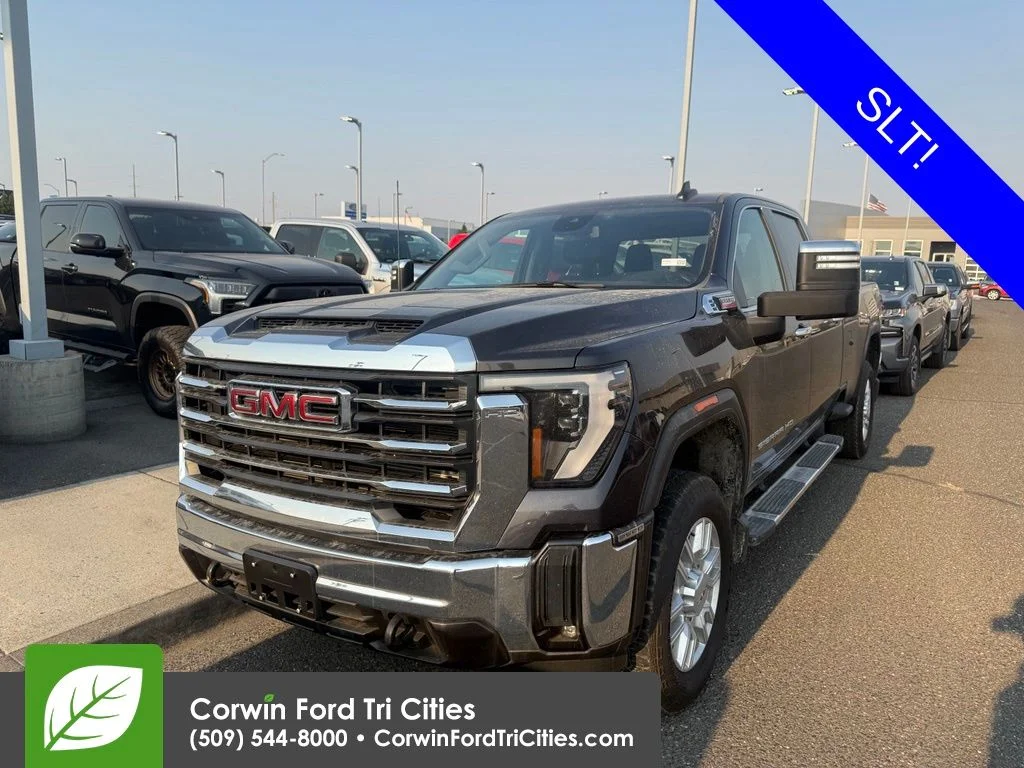 Used 2024  GMC SLT image 3