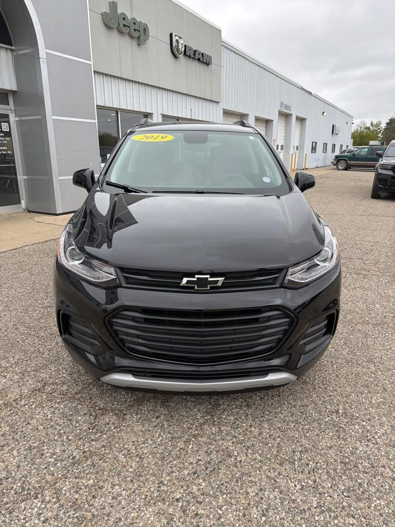 Used 2019 Chevrolet Trax LT with VIN 3GNCJLSB1KL338689 for sale in Clare, MI