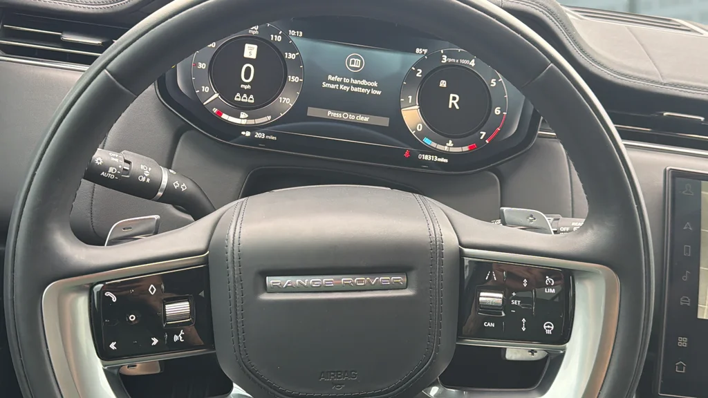 Used 2023  Land Rover SE image 26