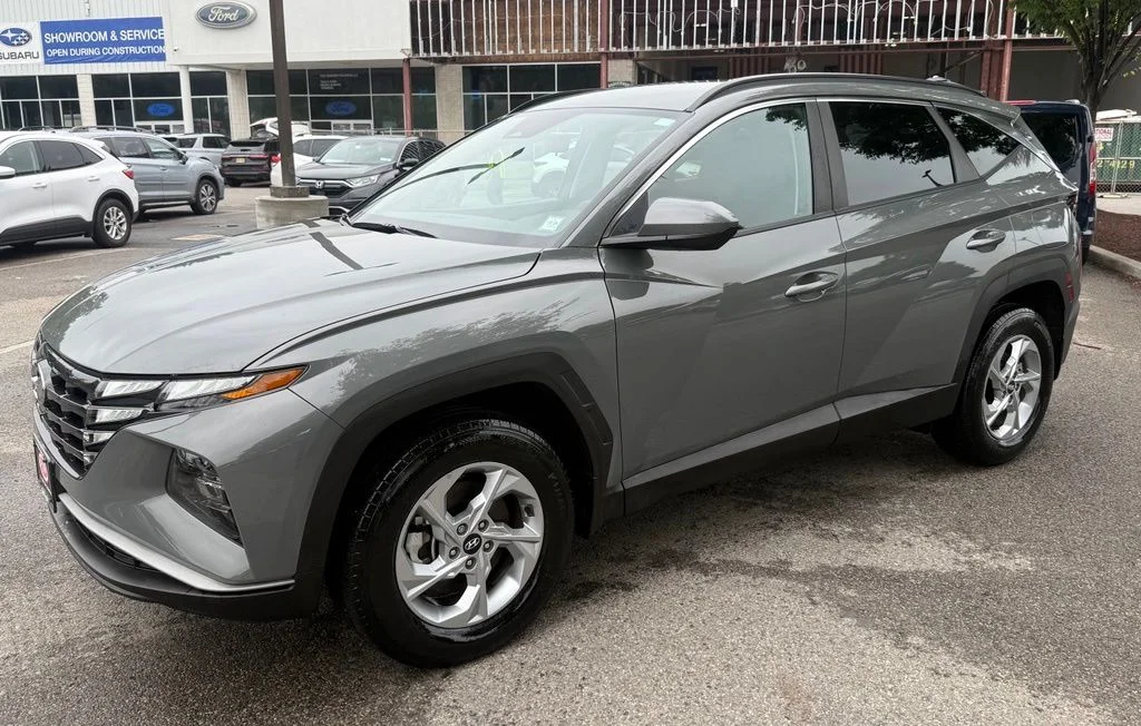 Used 2024 Gray Hyundai SEL image 4
