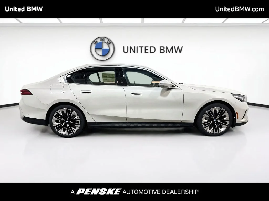 New 2027 Mineral White Metallic BMW 530i image 4