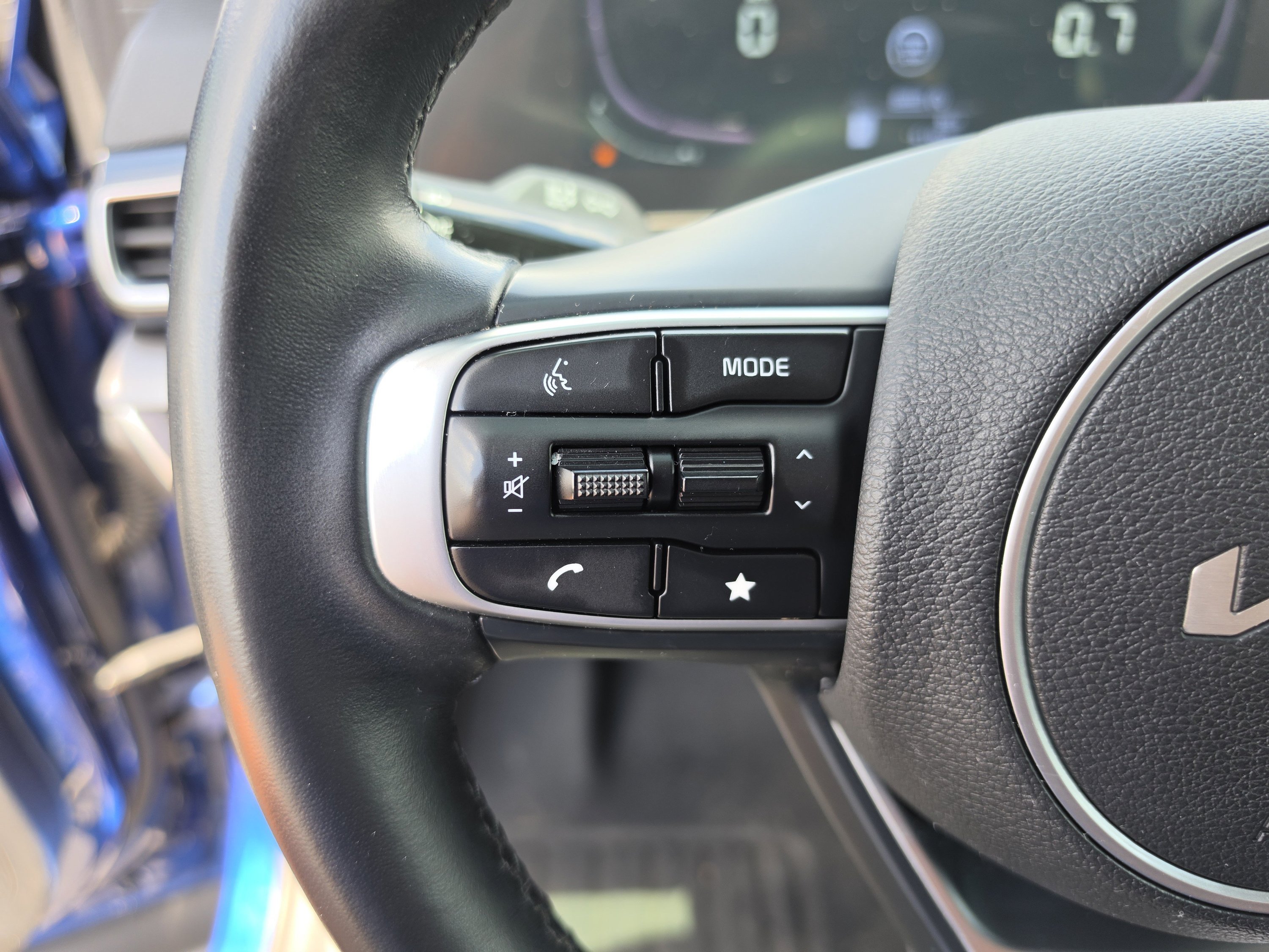 Used 2023 Sapphire Blue Kia EX image 32