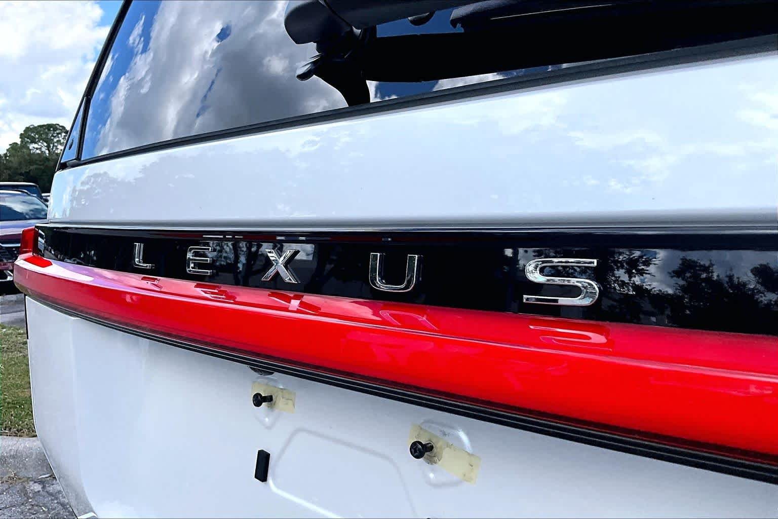 Used 2026 Eminent White Pearl Lexus Luxury image 31