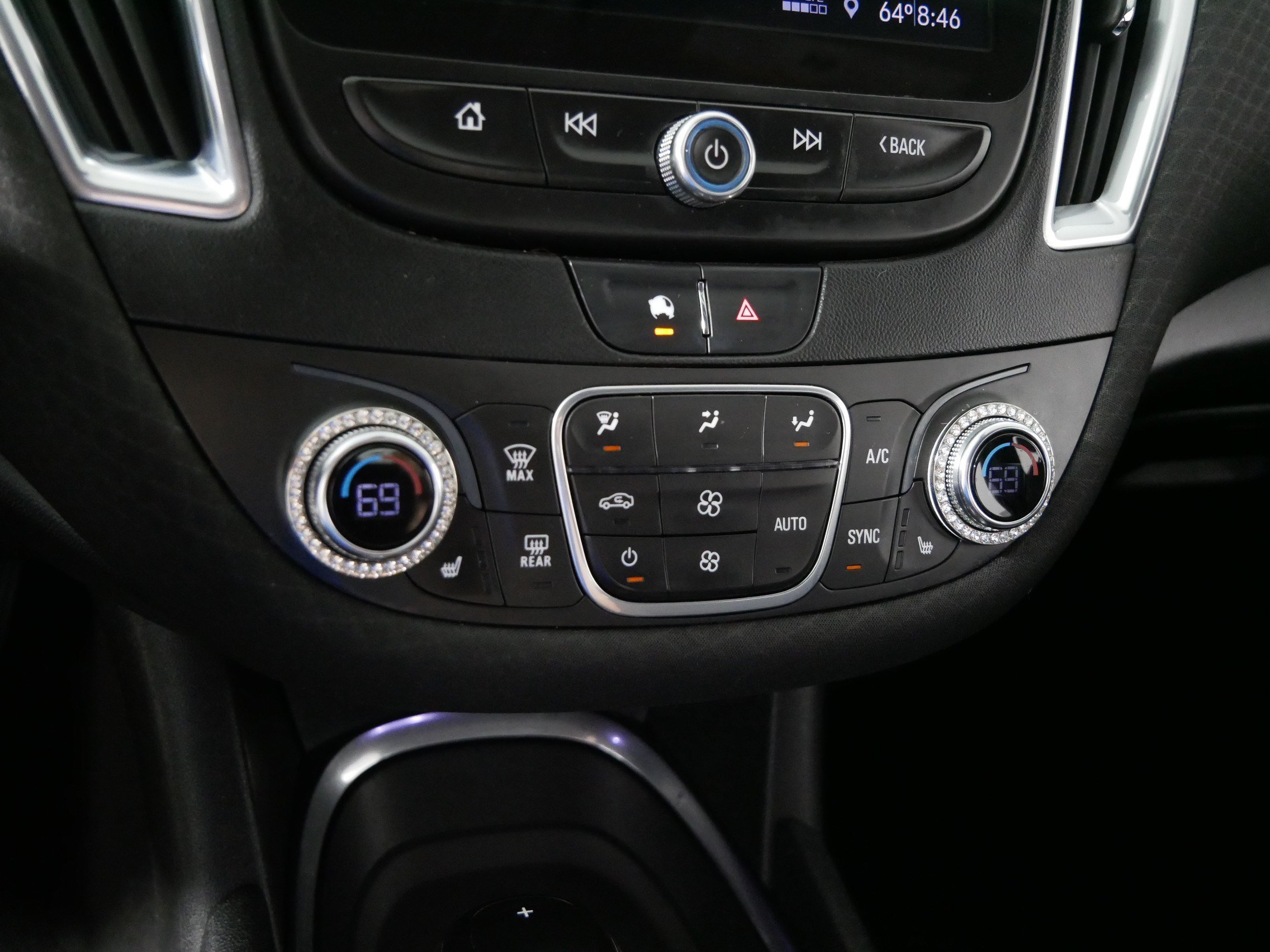 Used 2020 SUMMIT WHITE Chevrolet LT image 23
