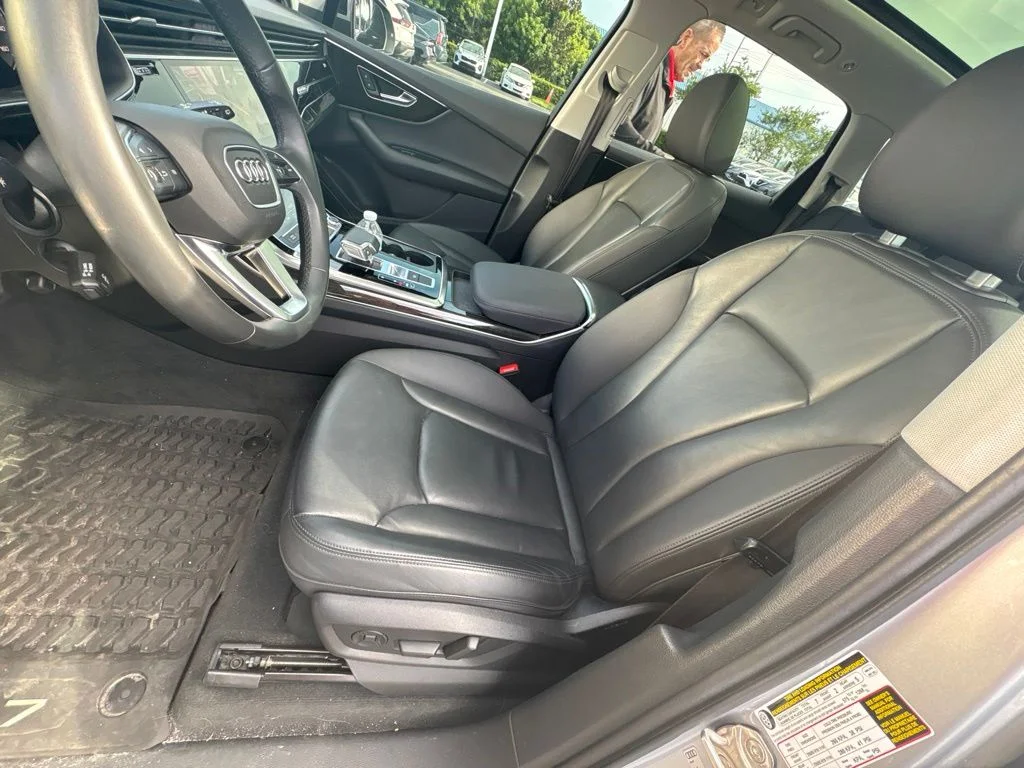 Used 2022 Florett Silver Metallic Audi 55 Premium image 6