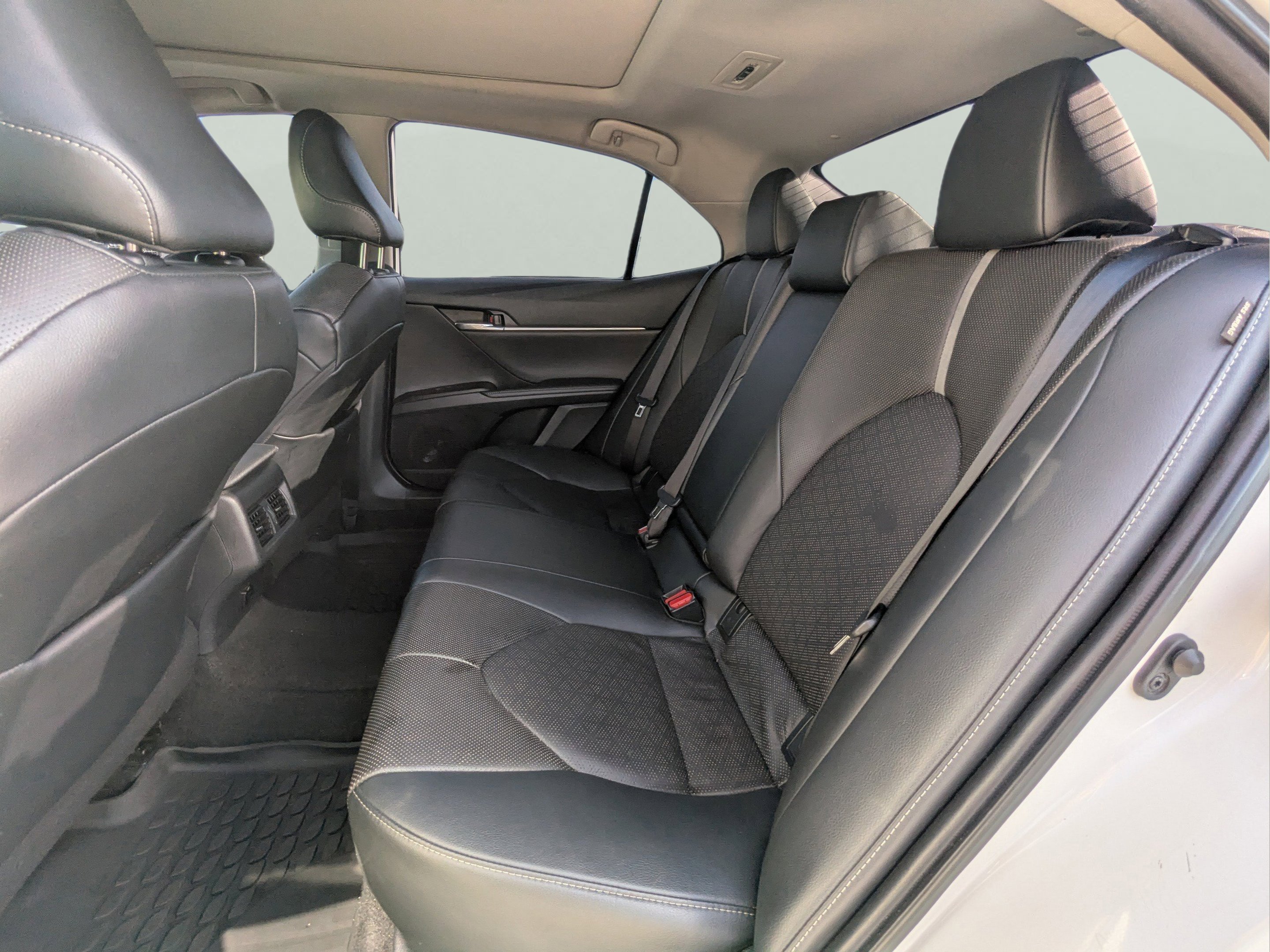 2021 Toyota Camry XSE - Photo 10