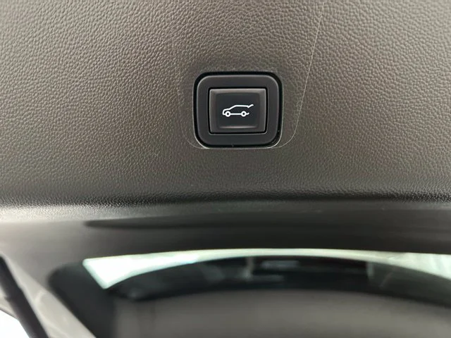 Used 2022 White Chevrolet Premier image 33