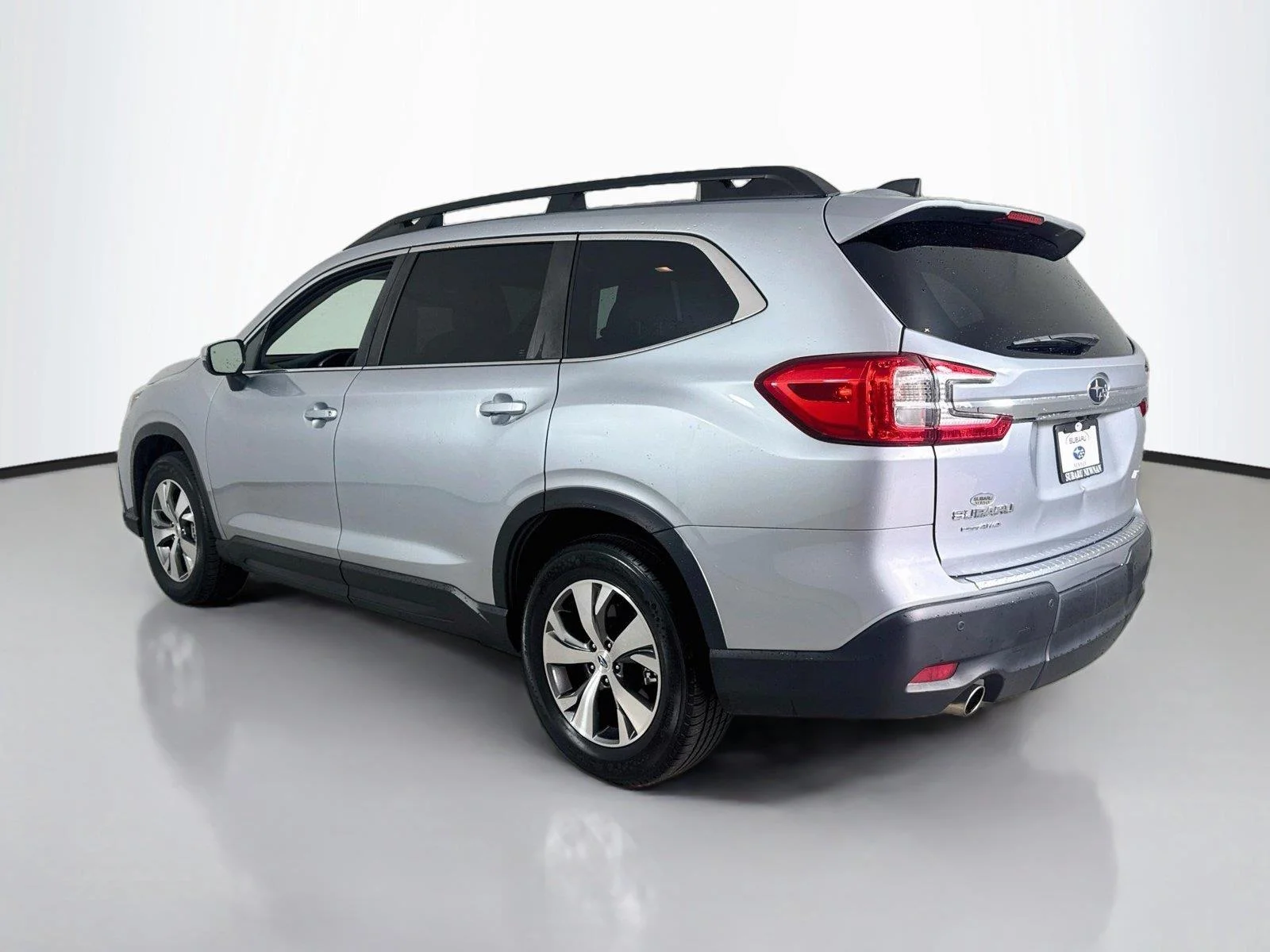 Certified Used 2023 Ice Silver Metallic Subaru Premium image 7