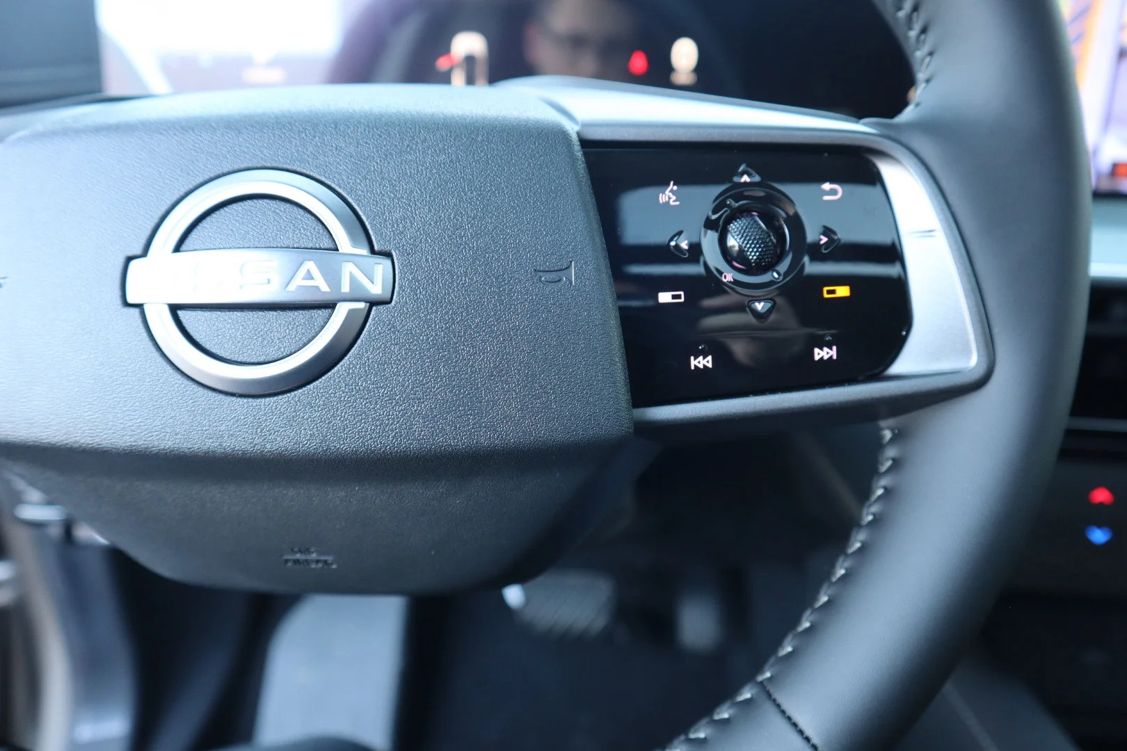 New 2026 Everest White Pearl TriCoat Nissan SL image 22