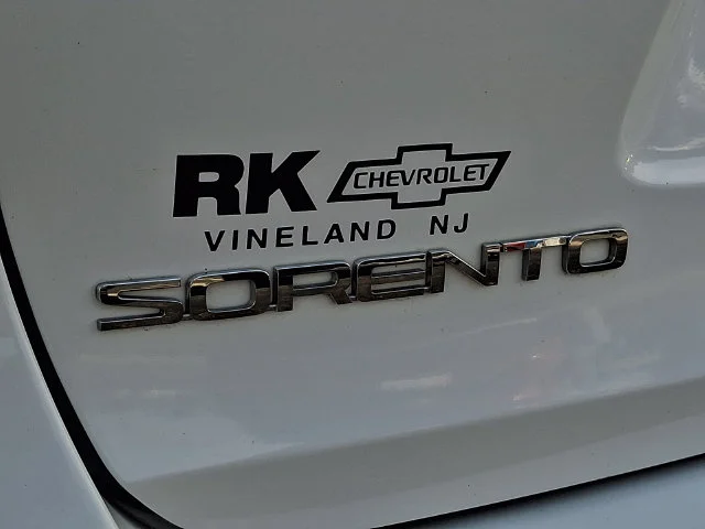 Used 2019 White Kia LX image 32