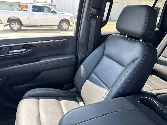 Used 2025 White Chevrolet LT image 41