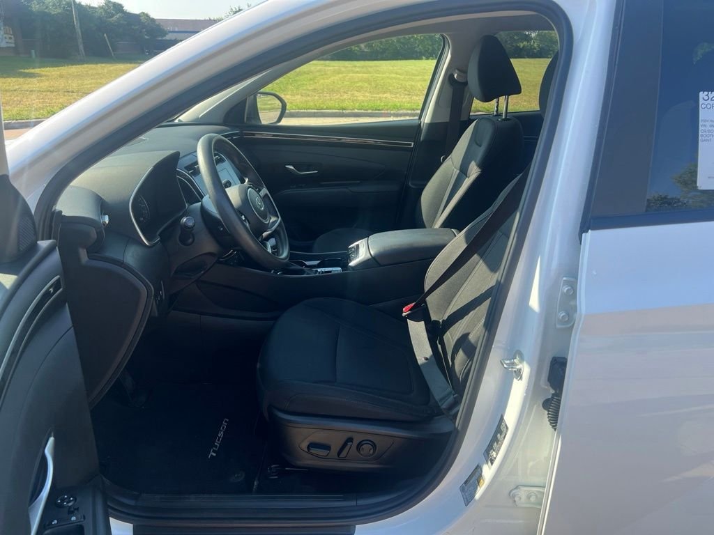 Used 2024 White Hyundai SEL image 5