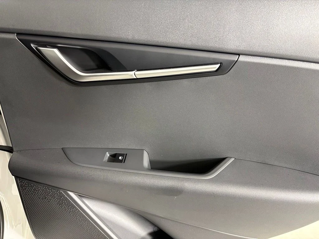 New 2026 Snow White Pearl Kia LX image 15