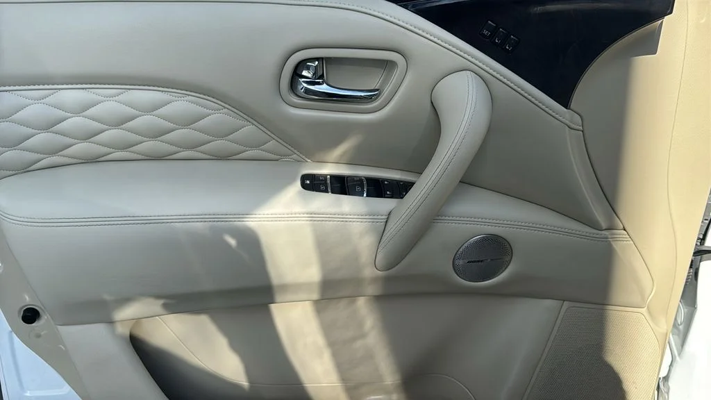Used 2023 White INFINITI Sensory image 18