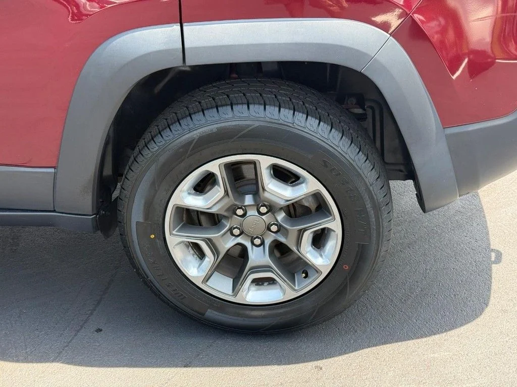 Used 2019 Red Jeep Trailhawk image 5