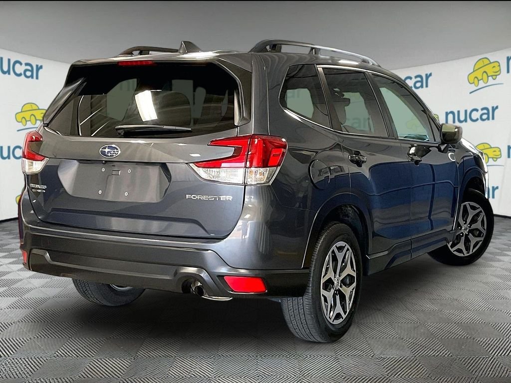 Used 2023 Magnetite Gray Metallic Subaru Premium image 6