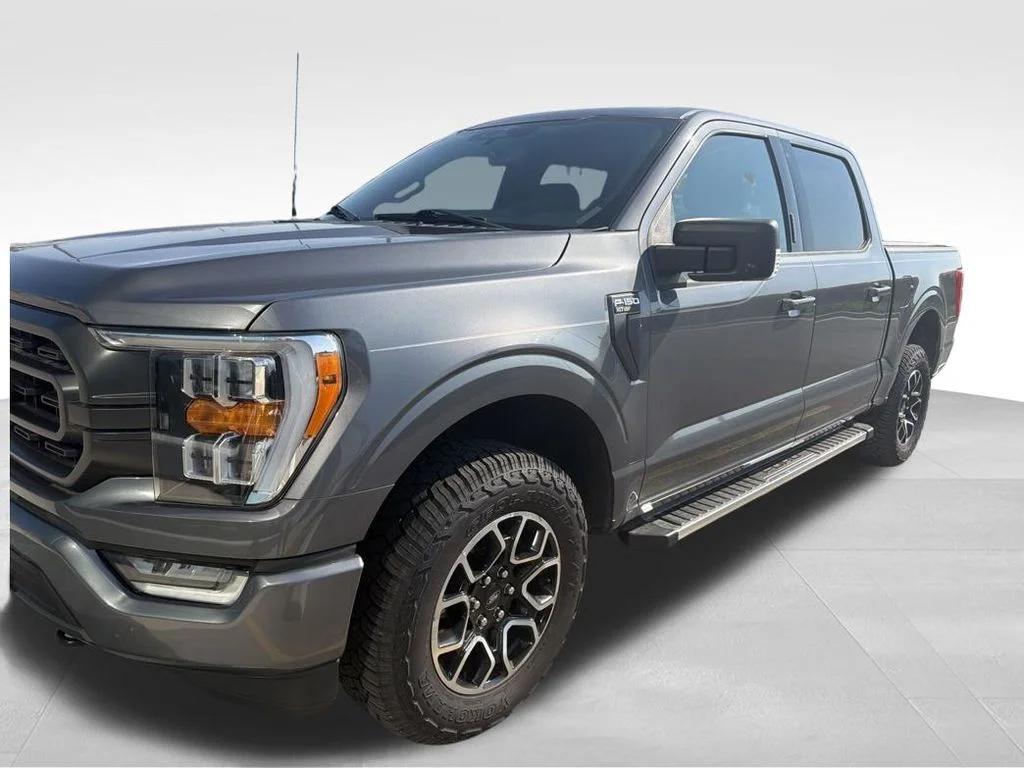 Used 2023 Gray Ford XLT image 2