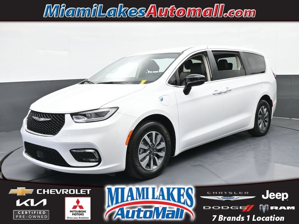 2024 Chrysler Pacifica PHEV Select