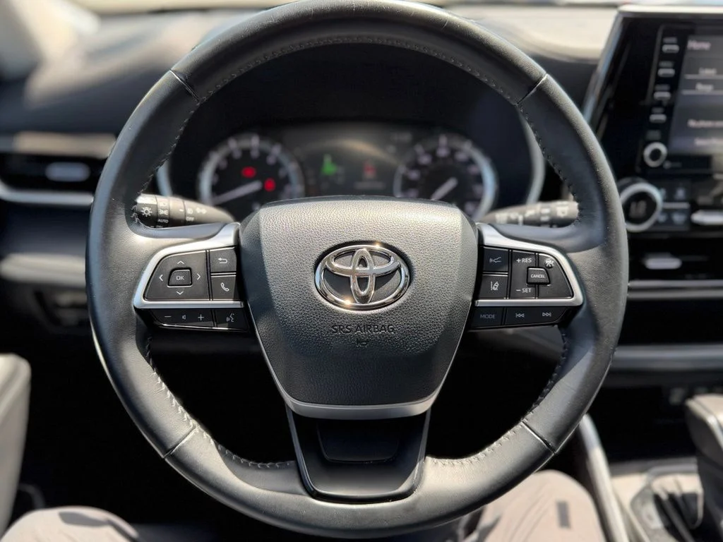 Used 2022  Toyota XLE image 13