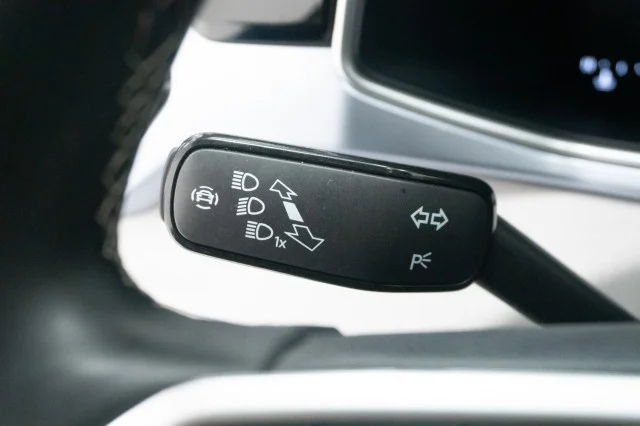 Used 2025 Deep Black Pearl Volkswagen SE image 29