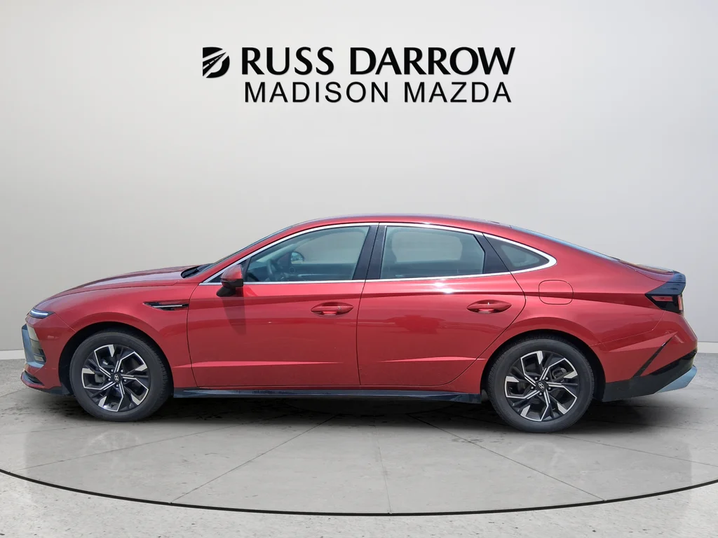 Used 2024 Red Hyundai SEL image 2