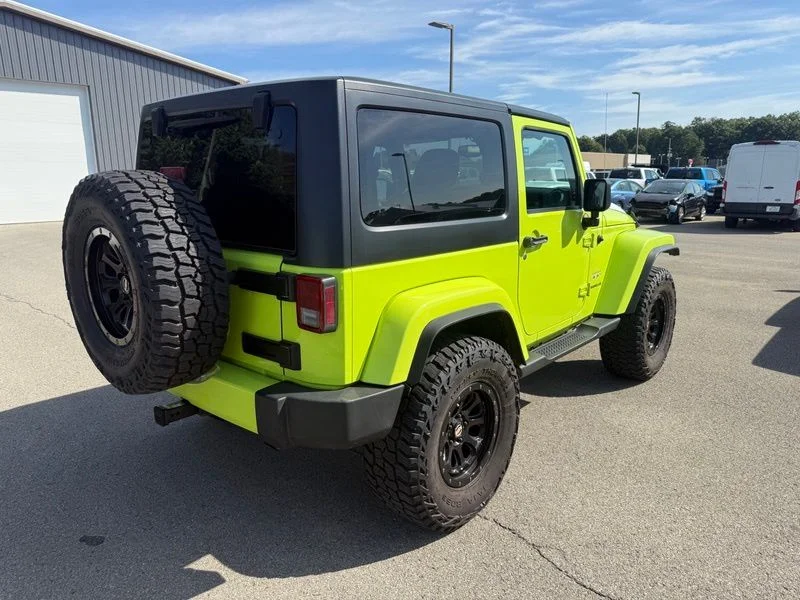 Used 2017 Green Jeep Sahara image 12