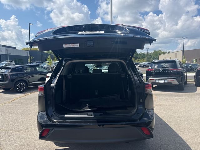 Used 2021 Black Toyota XLE image 9