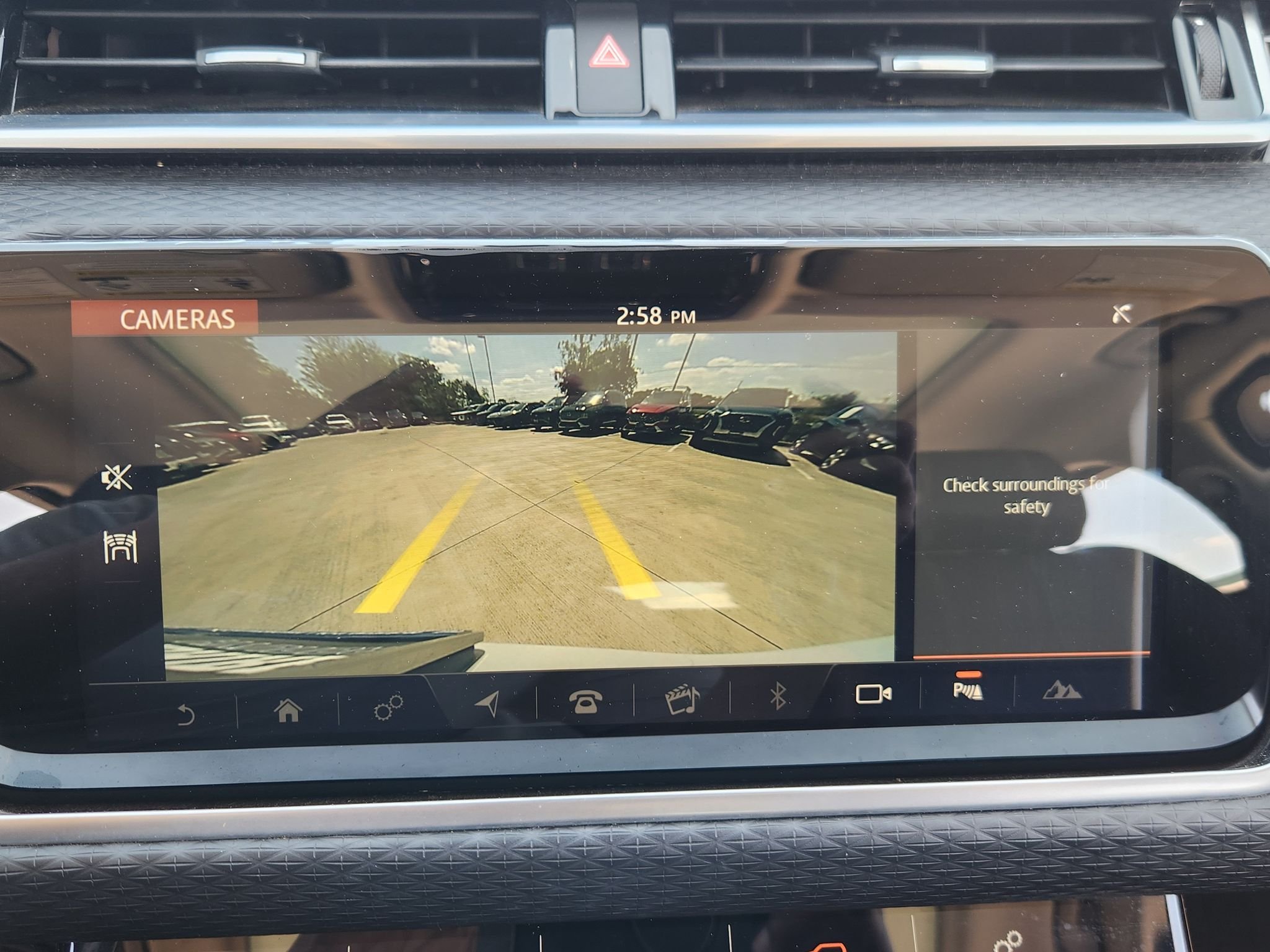 Used 2018 Fuji White Land Rover S image 17