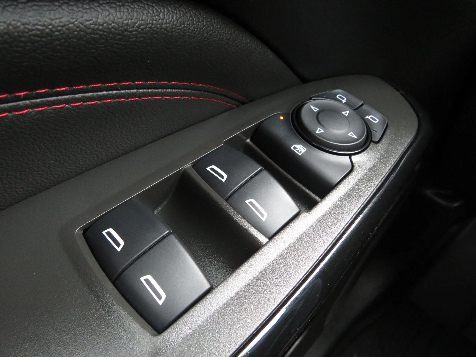 Used 2025 Summit White Chevrolet 2RS image 27