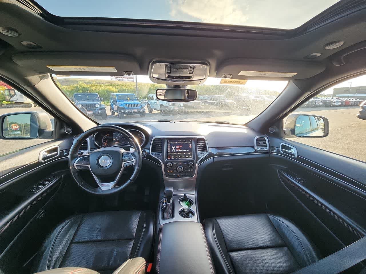 Used 2018 Bright White Clearcoat Jeep Trailhawk image 18