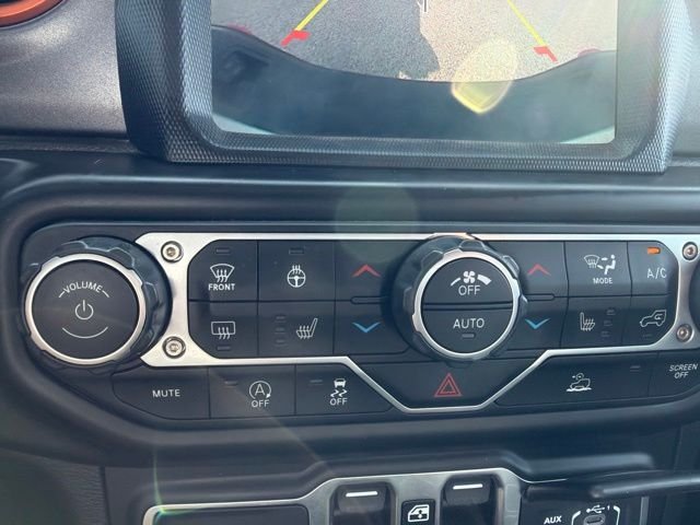 Used 2021 White Jeep Mojave image 17