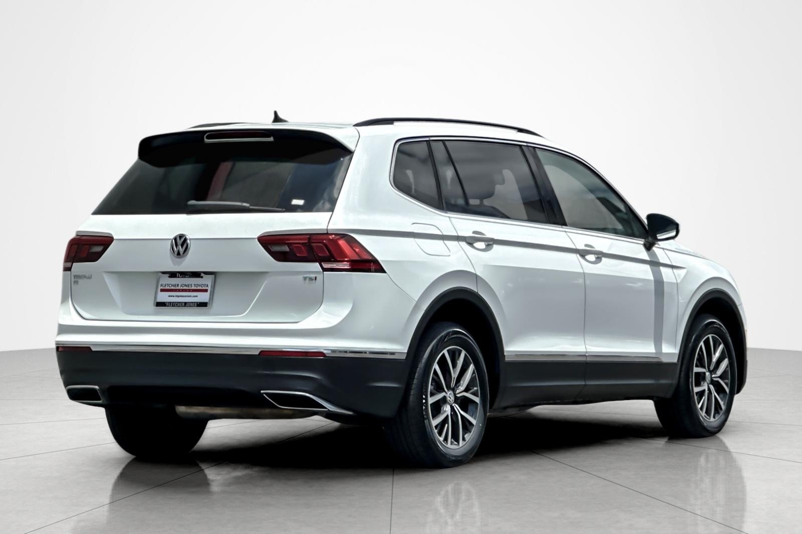 Used 2018 WHITE Volkswagen SEL image 5