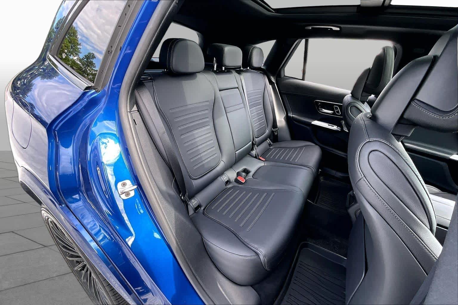 Used 2023 Starling Blue Metallic Mercedes-Benz GLC 300 image 20