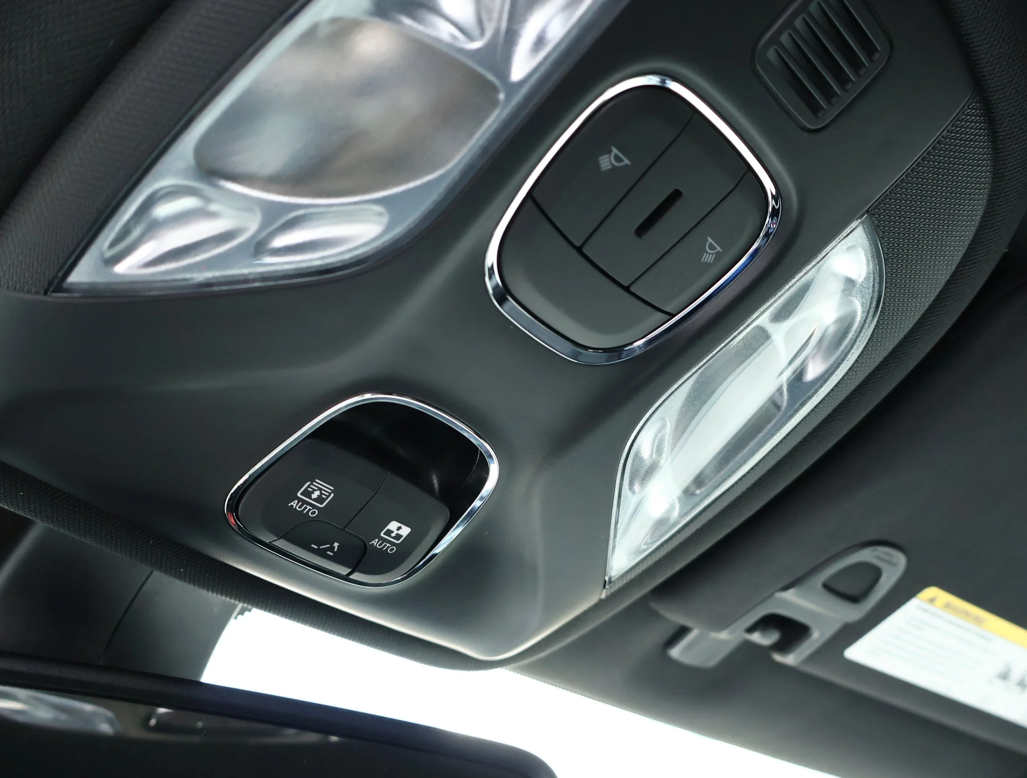Used 2023 Billet Silver M Jeep Latitude Lux image 21