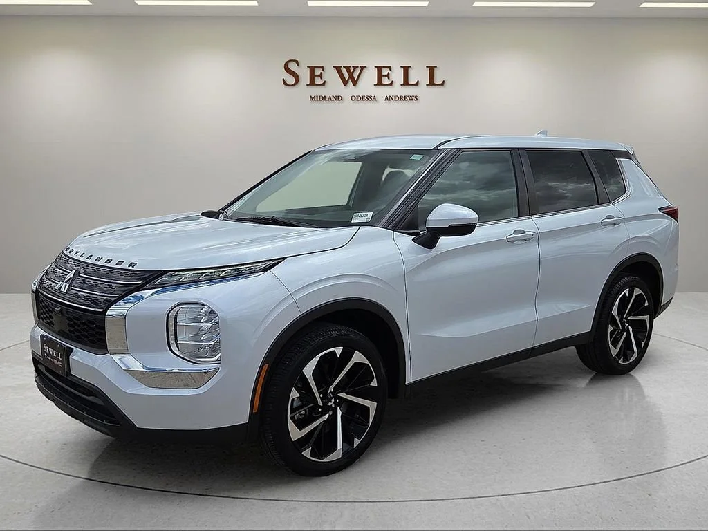 2022 Mitsubishi Outlander ES FWD's photo