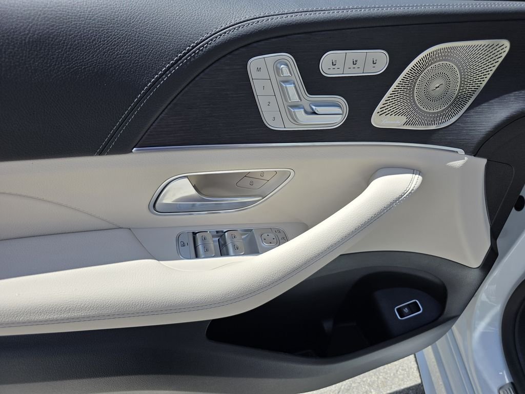 New 2026 MANUFAKTUR Moonlight White Metallic Mercedes-Benz GLE 350 image 19