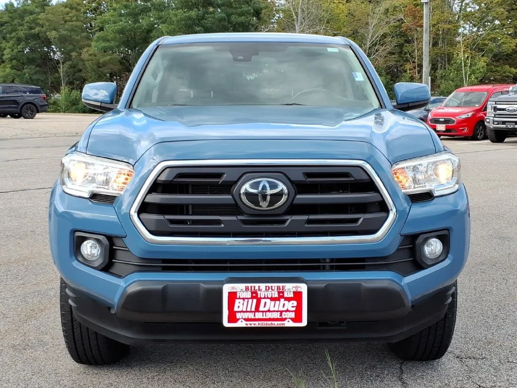 Used 2019 Blue Toyota SR5 image 18
