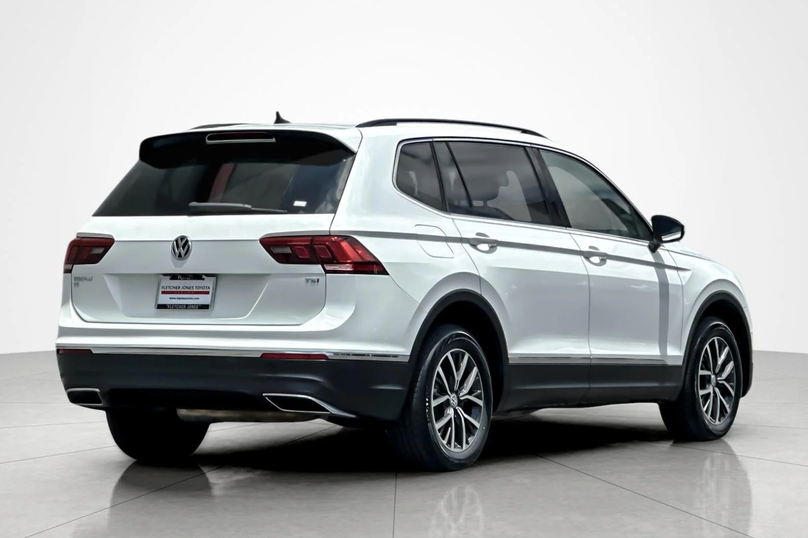Used 2018 WHITE Volkswagen SEL image 5