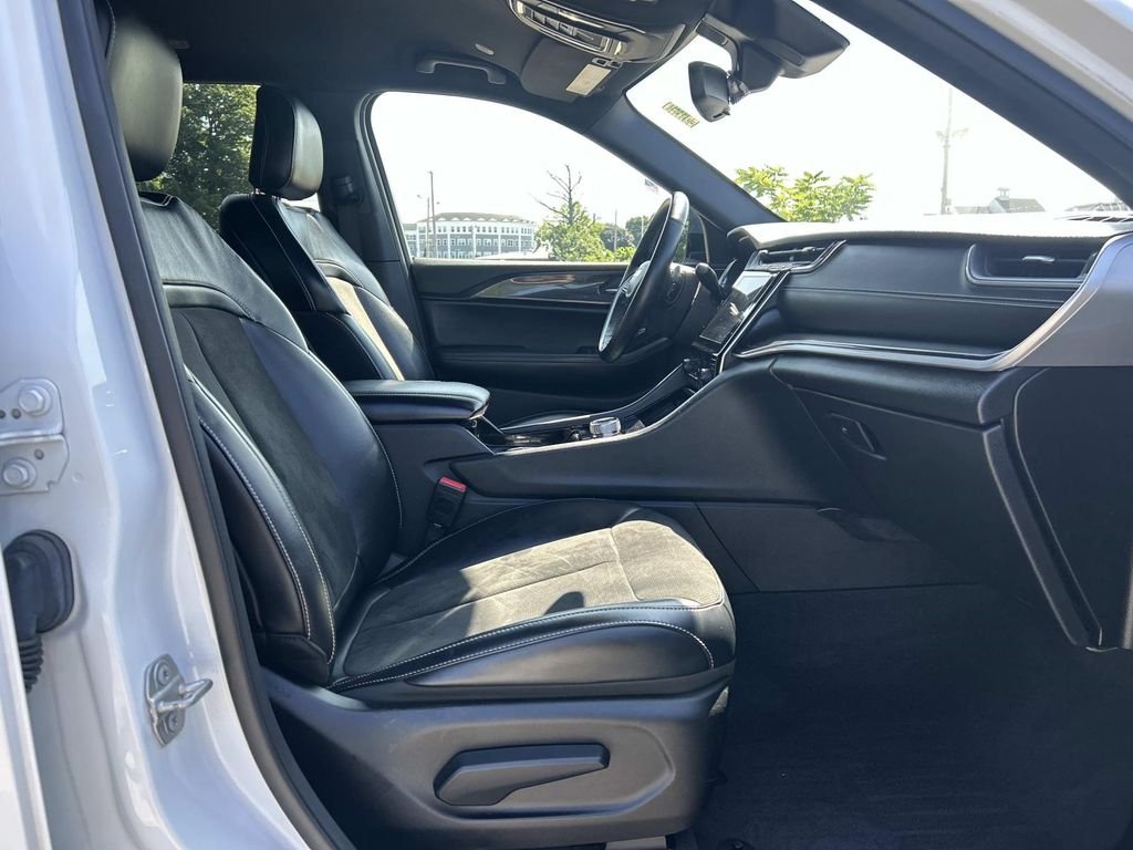 Used 2021 White Jeep Altitude image 17
