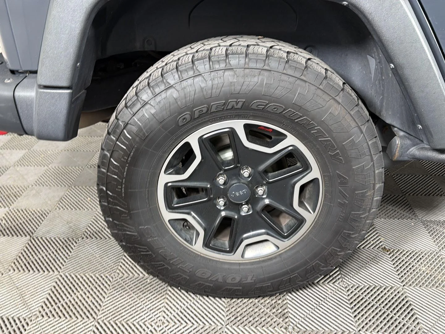 Used 2017 Rhino Clearcoat Jeep Rubicon Hard Rock image 15