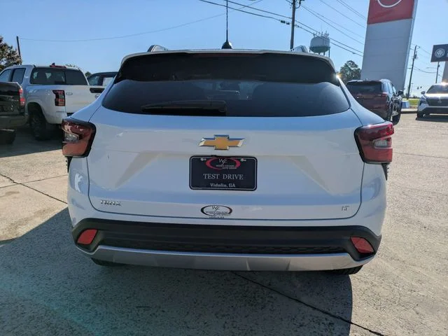Used 2025 White Chevrolet LT image 5
