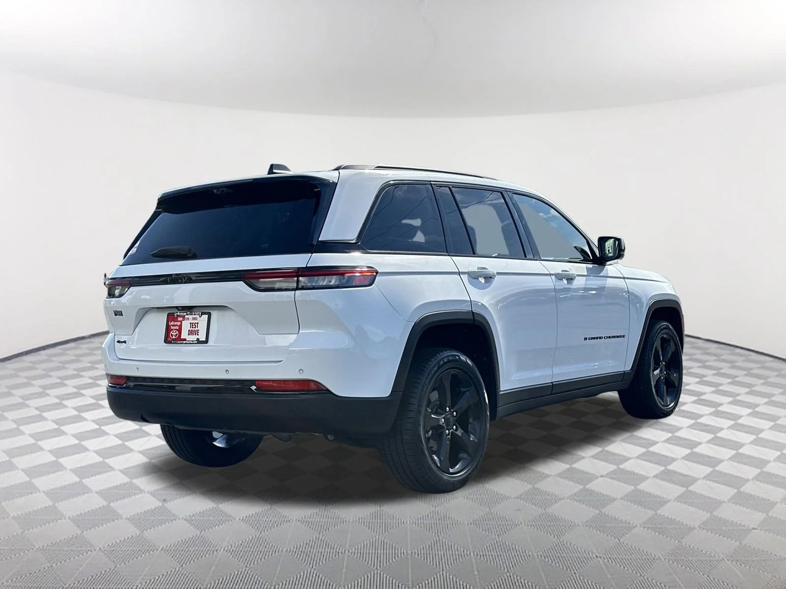 Used 2023 Bright White Clear Coat Jeep Limited image 5