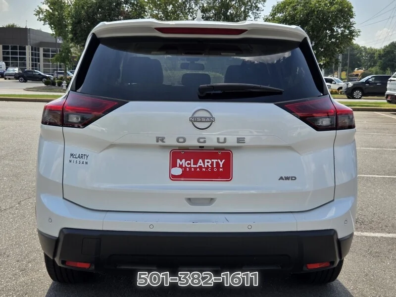Used 2025 White Pearl NISSAN AWD SV image 6